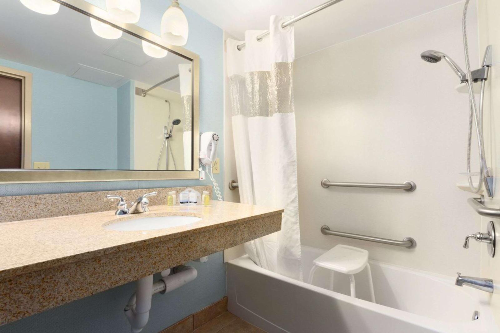 Wingate by Wyndham Fayetteville NC 