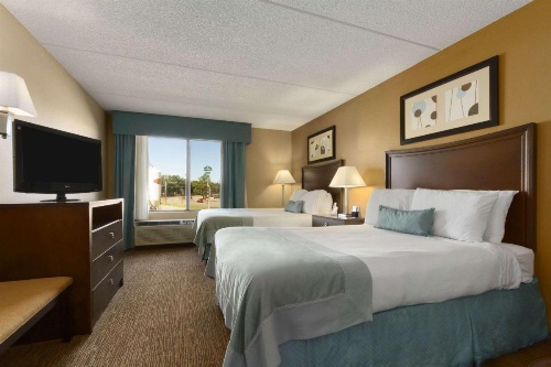 Wingate by Wyndham Fayetteville NC  image 5